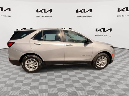 Used 2022 Chevrolet Equinox LS w/ Driver Confidence II Package AWD/4WD image 9
