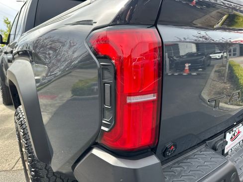 Used 2024 Toyota Tacoma Trailhunter image 10