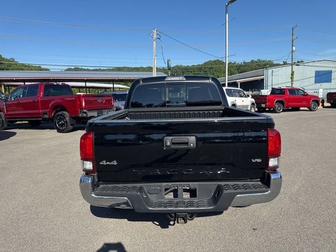 Used 2023 Toyota Tacoma SR5 AWD/4WD image 17