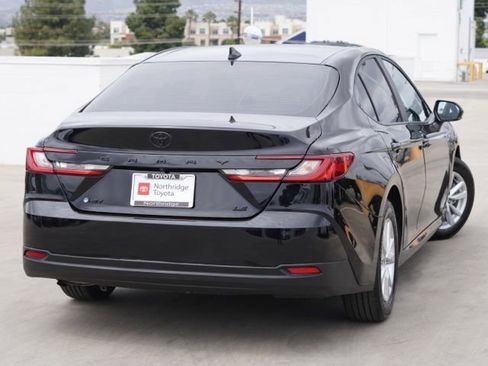 Used 2025 Toyota Camry LE w/ Convenience Package FWD image 8
