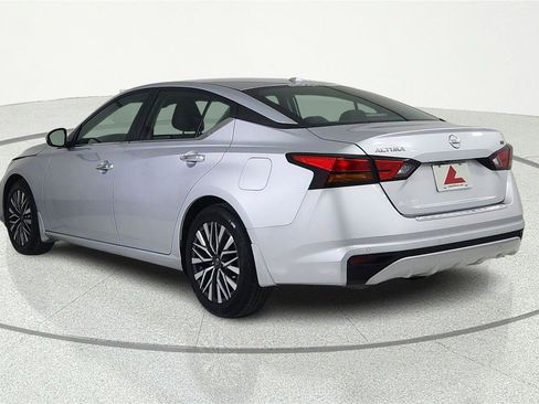 Used 2023 Nissan Altima 2.5 SV FWD image 4
