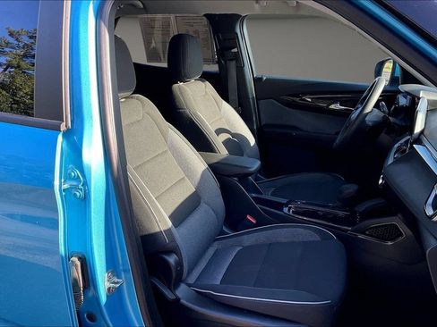 Used 2025 Chevrolet TrailBlazer LT AWD/4WD image 32