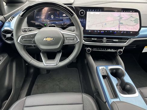 New 2026 Chevrolet Equinox EV LT image 8