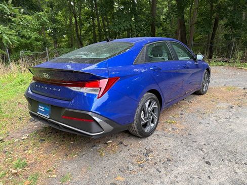 Certified 2025 Hyundai Elantra Sport FWD image 3