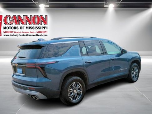 Used 2025 Chevrolet Traverse LT image 6