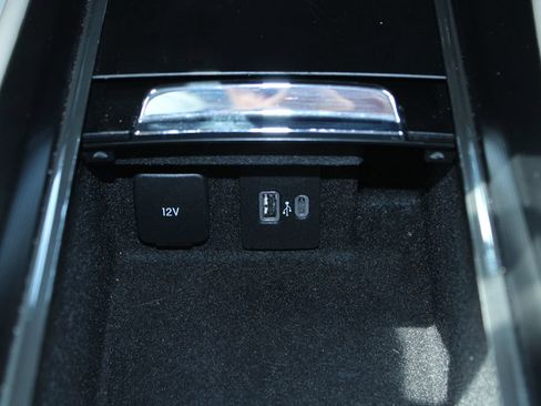 Used 2025 Lincoln Corsair AWD w/ Towing Package image 27