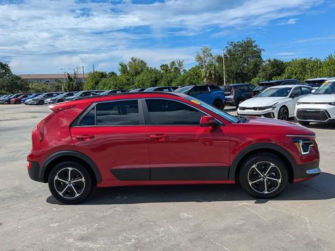 Certified 2025 Kia Niro LX FWD image 8
