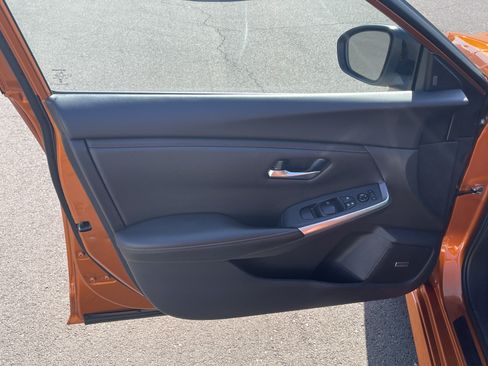 Used 2025 Nissan Sentra SR w/ SR Premium Package FWD image 17