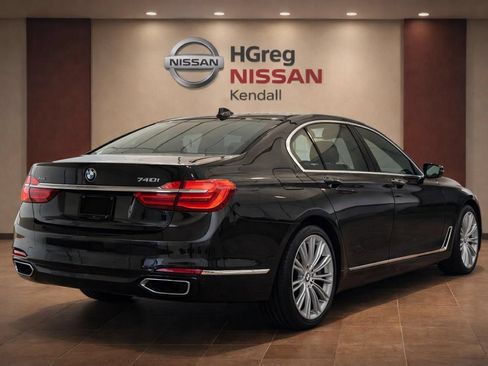 Used 2019 BMW 740i xDrive w/ Executive Package AWD/4WD image 2