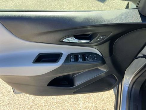 Used 2023 Chevrolet Equinox LS w/ LS Convenience Package image 18