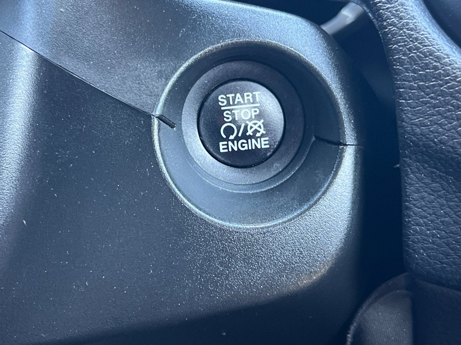 Used 2020 Jeep Compass Latitude AWD/4WD image 21