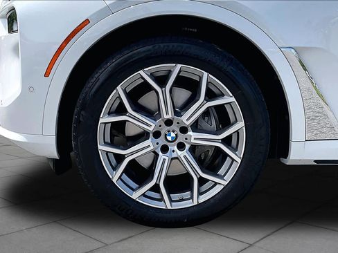 Used 2023 BMW X7 xDrive40i w/ Premium Package AWD/4WD image 11