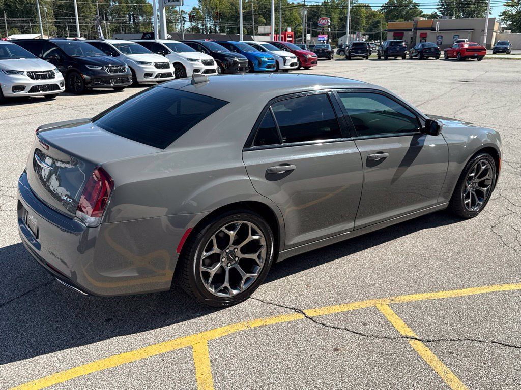 Used 2018 Chrysler 300 S RWD image 10