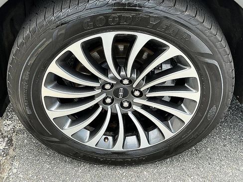 Used 2021 Lincoln Aviator Reserve w/ Elements Package Plus AWD/4WD image 9