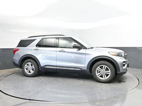 Used 2024 Ford Explorer XLT w/ Equipment Group 202A AWD/4WD image 5