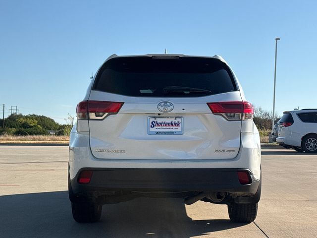 Used 2018 Toyota Highlander XLE AWD/4WD image 7