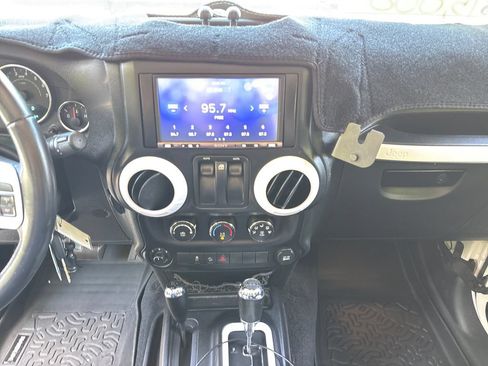 Used 2016 Jeep Wrangler Sport AWD/4WD image 22