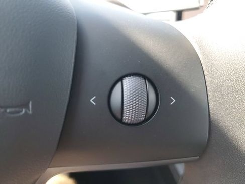 Used 2024 Tesla Model Y Long Range RWD image 11