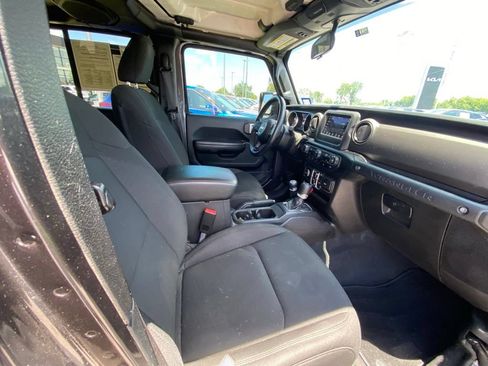 Used 2019 Jeep Wrangler Unlimited Sport S AWD/4WD image 28