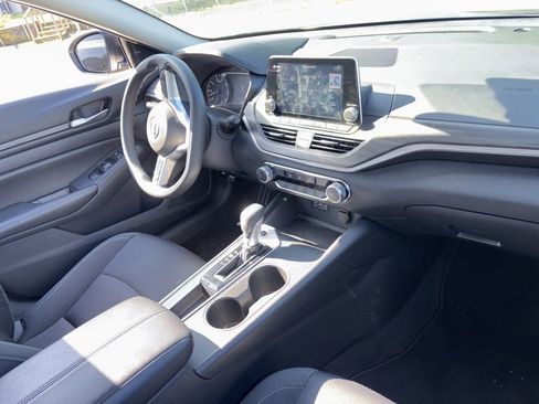 Used 2025 Nissan Altima 2.5 SV image 8