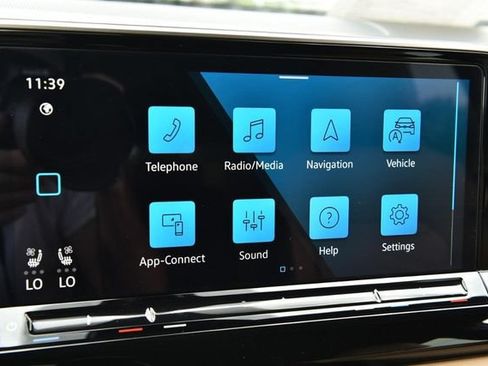 Used 2025 Volkswagen Atlas Cross Sport SE w/ Panoramic Sunroof Package FWD image 14