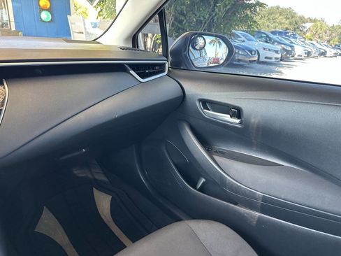 Used 2020 Toyota Corolla LE image 18