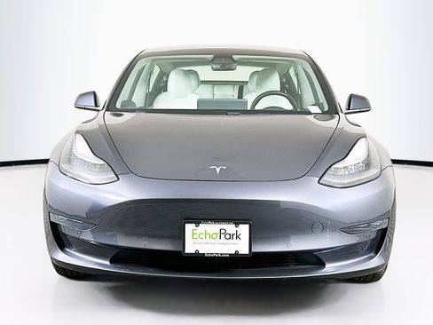 Used 2019 Tesla Model 3 Standard Range image 2