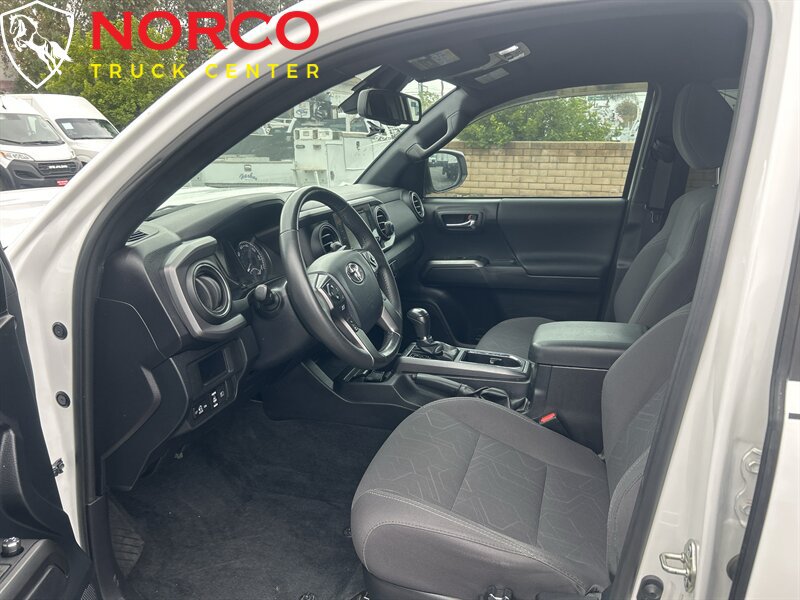 Used 2018 Toyota Tacoma TRD Sport w/ Technology Package RWD image 10