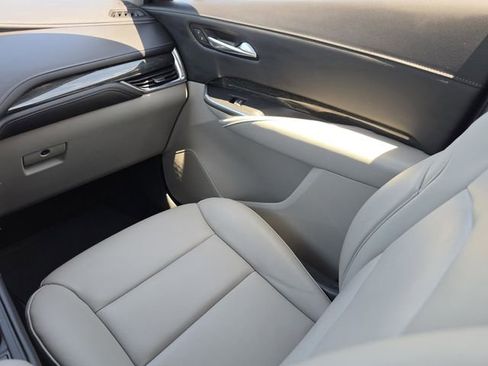 Used 2022 Cadillac XT4 Premium Luxury w/ Enhanced Visibility Package FWD image 26