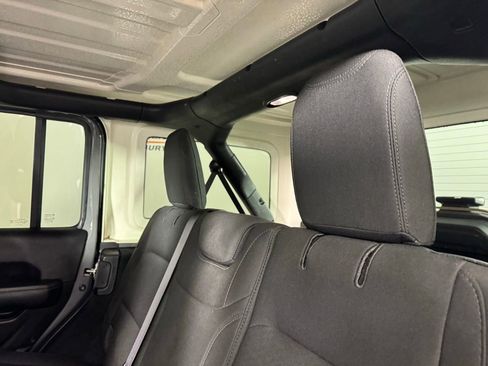 Used 2022 Jeep Wrangler Unlimited Sahara image 23