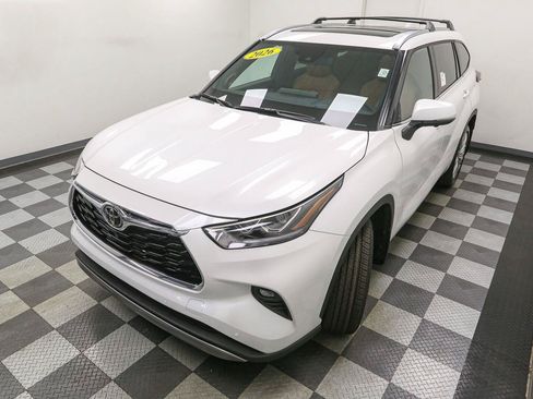 Used 2026 Toyota Highlander Platinum AWD/4WD image 7