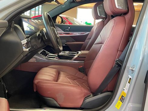 Used 2023 BMW i7 xDrive60 AWD/4WD image 11