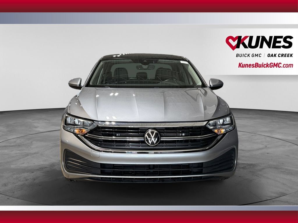 Used 2024 Volkswagen Jetta SE FWD image 3