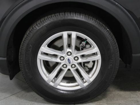 Used 2023 Ford Explorer XLT AWD/4WD image 18