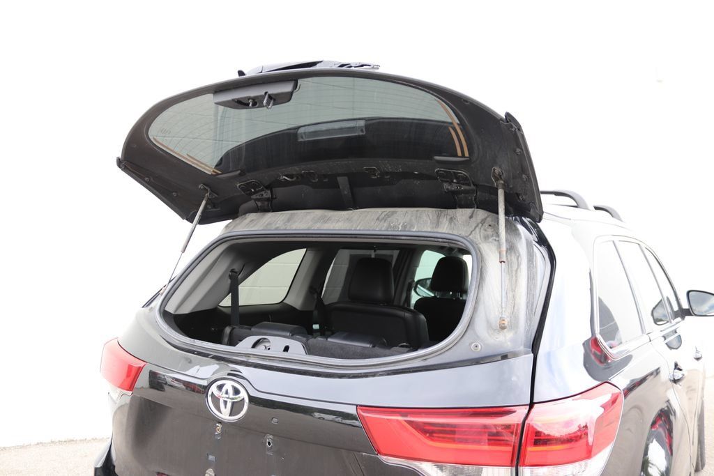Used 2019 Toyota Highlander XLE AWD/4WD image 35