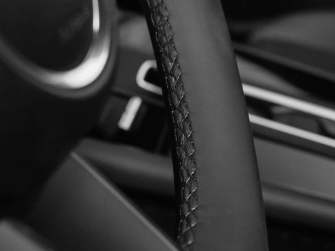 Used 2025 Porsche Macan image 30