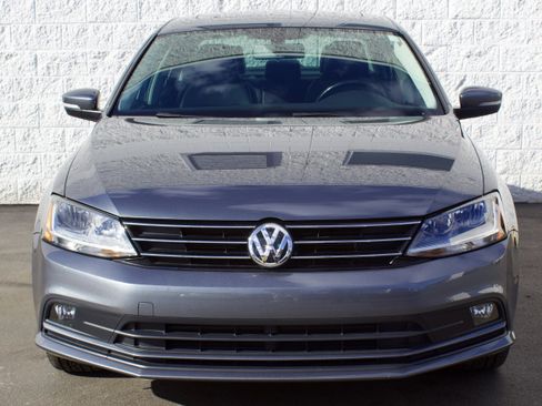 Used 2017 Volkswagen Jetta SEL FWD image 2