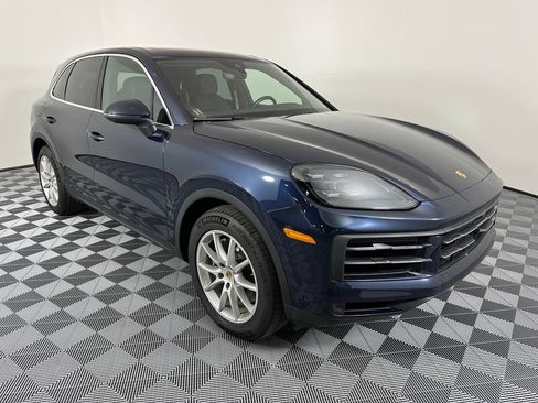 Certified 2024 Porsche Cayenne w/ Premium Package Plus (PFM) AWD/4WD image 12