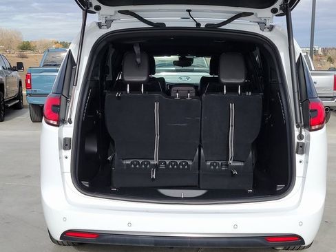 Used 2024 Chrysler Pacifica Touring-L w/ S Appearance Package image 15