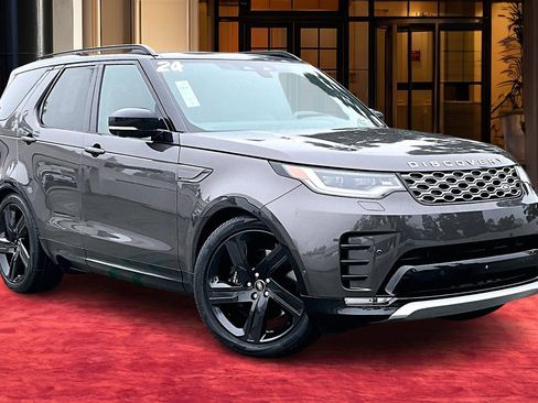 Used 2024 Land Rover Discovery Metropolitan Edition image 11