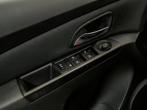 Used 2015 Chevrolet Cruze LT image 10