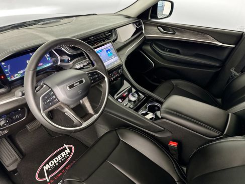 Used 2023 Jeep Grand Cherokee 30th Anniversary image 5