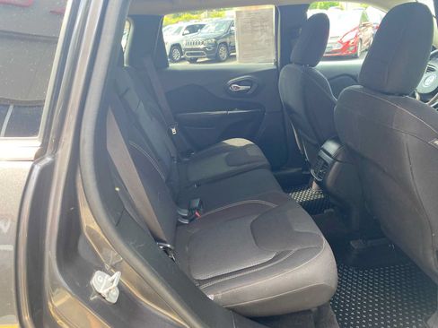 Used 2016 Jeep Cherokee Latitude w/ Comfort/Convenience Group AWD/4WD image 29