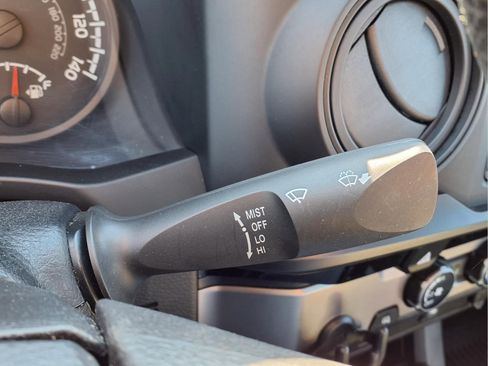 Used 2017 Toyota Tacoma SR image 16