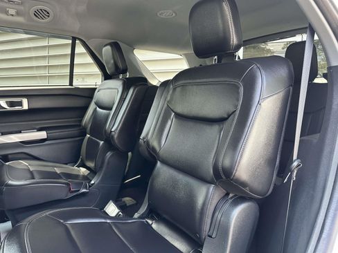 Used 2023 Ford Explorer XLT w/ Equipment Group 202A AWD/4WD image 16
