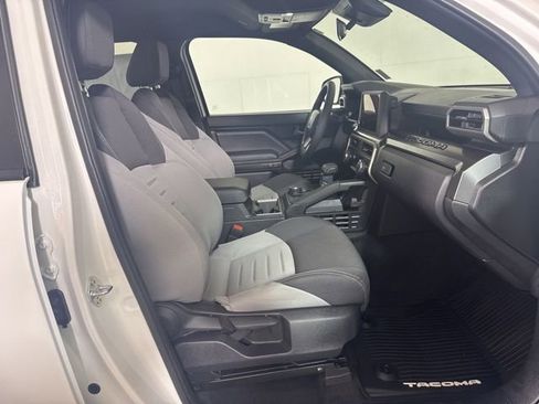 Used 2026 Toyota Tacoma TRD Sport image 4