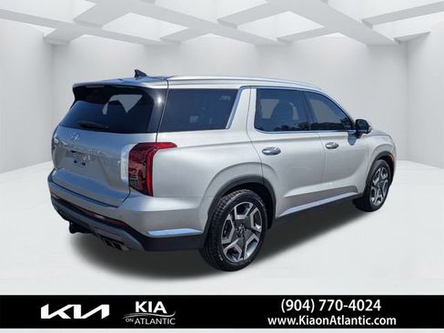 Used 2024 Hyundai Palisade Limited image 3