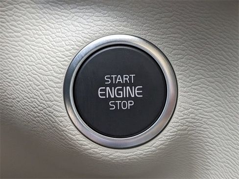 New 2025 Volvo XC40 B5 Ultra image 31