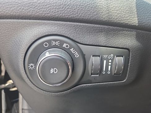 Used 2017 Jeep Compass Limited w/ Navigation Group AWD/4WD image 18