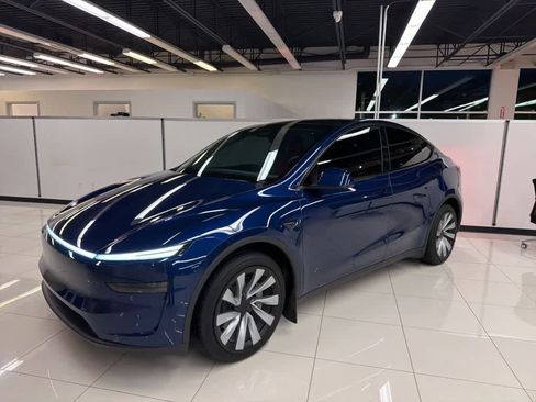 Used 2026 Tesla Model Y AWD image 3